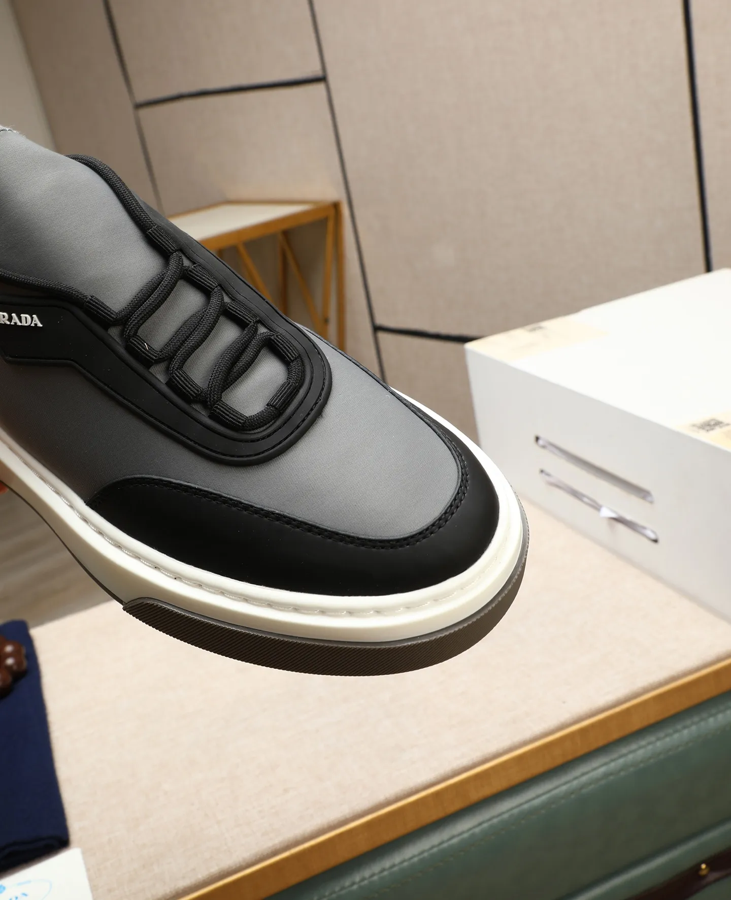 Men's shoes 💰580 [PRADA] Prada - High-end quality original order - Upper: 🔝 silk calfskin, brand canvas cloth, brand metal fasteners - Lining: mesh, foot pads; top-grade cowhide - Outsole: ultra-light TPU foam; molded outsole - Ultra-high quality control·Fine workmanship: highlighted (high-end·luxury·grade) -Size: 38-44 (45 can be customized) Wang